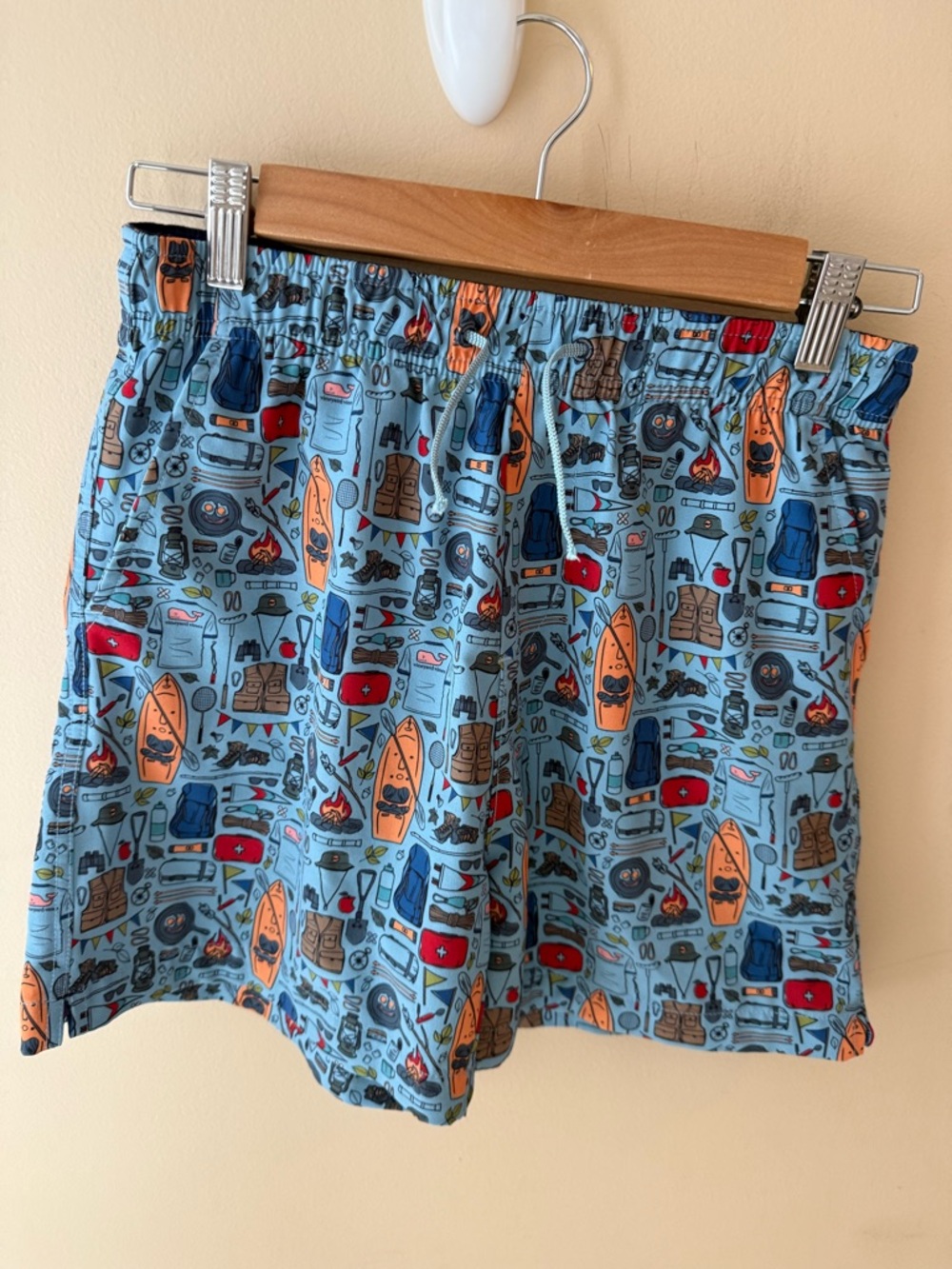 Vineyard Vines camping novelty  boy shorts size boys 16 large *flaw*